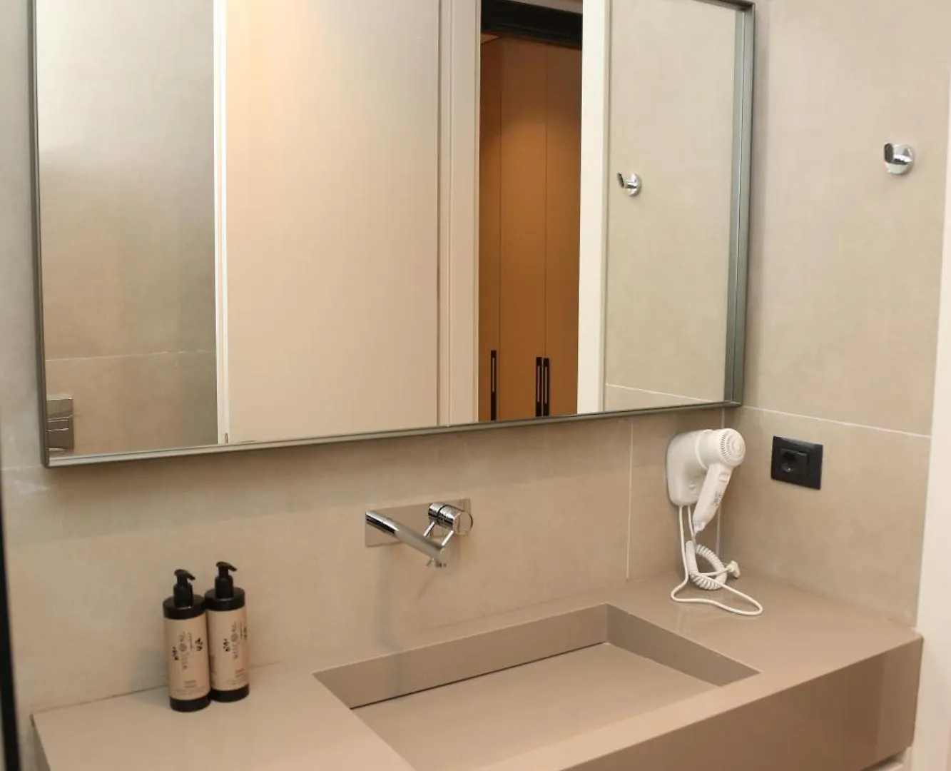 City Centre Apartments - Cca Tirana 0*,