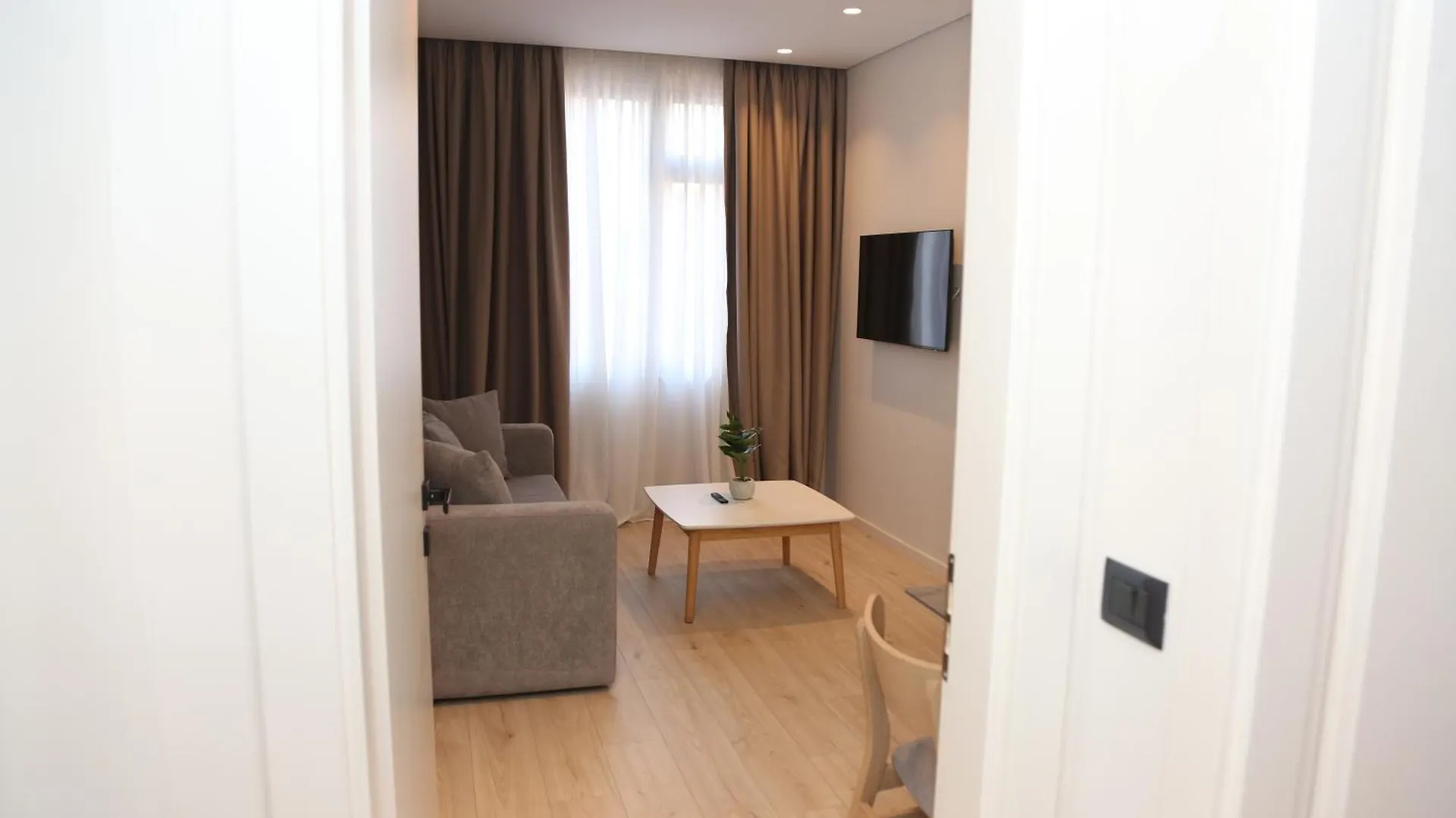 City Centre Apartments - Cca Tirana 0*,